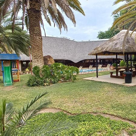 Ombinda Country Lodge Outjo Exterior photo