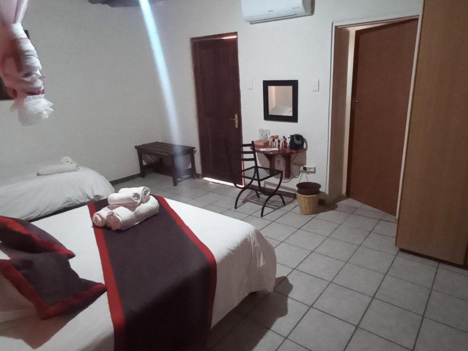 Ombinda Country Lodge Outjo Room photo